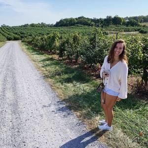 Meet your Posher, Elicia